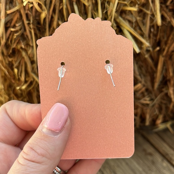 New Handmade Dried and Pressed Flower Resin Disk Earrings - Picture 16 of 17